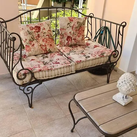 Dioni Luxury With Private Entrance קרבומילוס